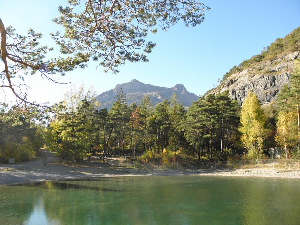 Gîte Auberge Les Terres Blanches de Méolans Esterno foto