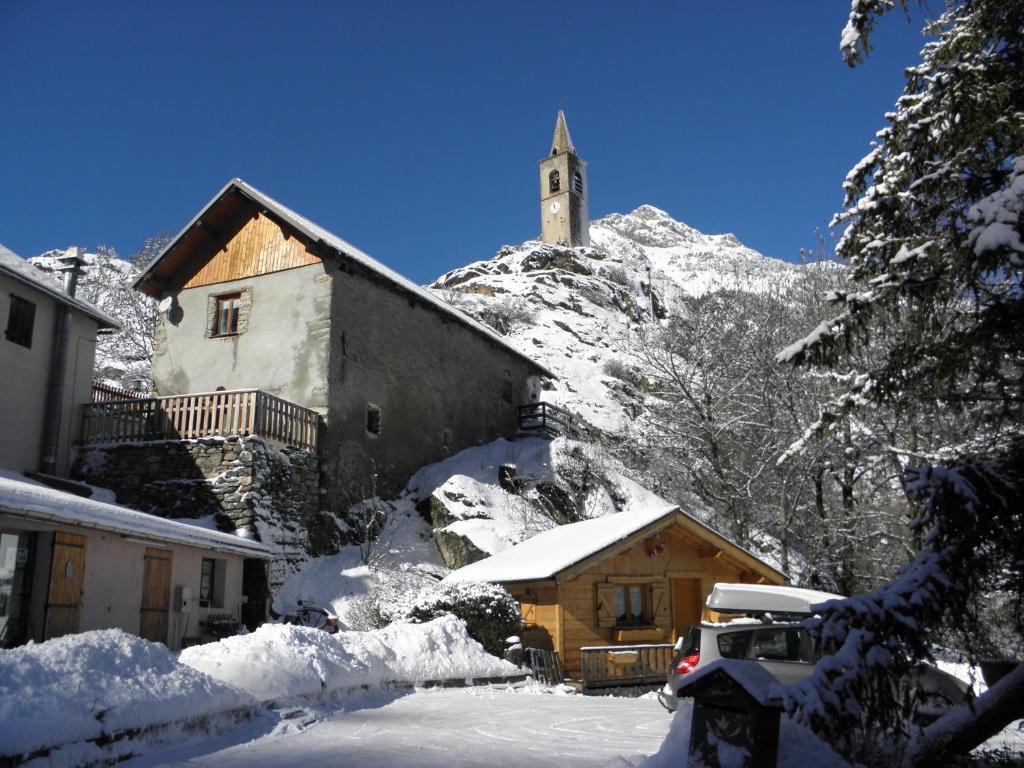 Gîte Auberge Les Terres Blanches de Méolans Esterno foto